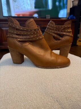 Frye Women’s Tan Leather Mid-Heel Ankle Boots Sz 6 1/2 Great Condition Festival